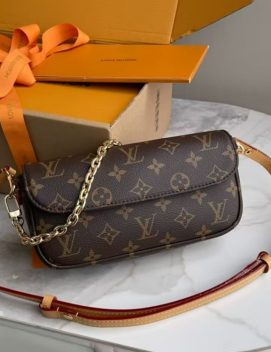 Louis Vuitton- Wallet on chain IVY